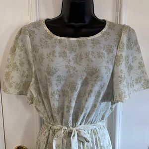 Baltic Born Cream Floral Short Sleeve Dress Size M